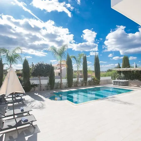 Andriana 4*